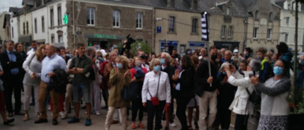 Guérande : environ 400 personnes à la manifestation anti pass des commerçants