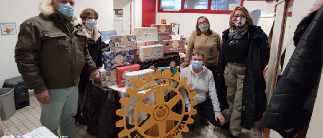 Guérande : le Rotary donne des petits cadeaux pour les plus démunis